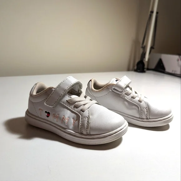 Tommy Hilfiger Girls Toddler Size 7 Shoes - Picture 2 of 7
